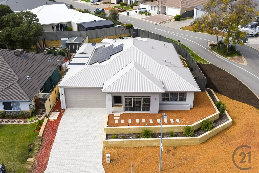 Dawesville 4બેડરૂમ Entertainer's Dream Home with Sparkling Heated Pool & Side Access!