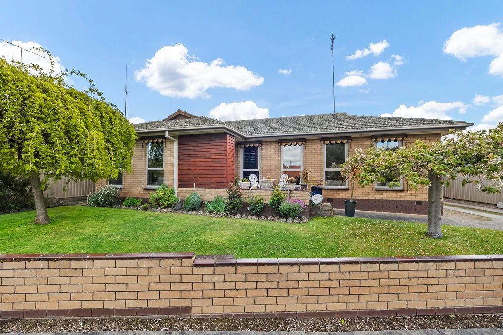 9 Oxford Street, Wendouree, VIC 3355