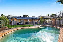 37 Cootharaba Drive, Helensvale