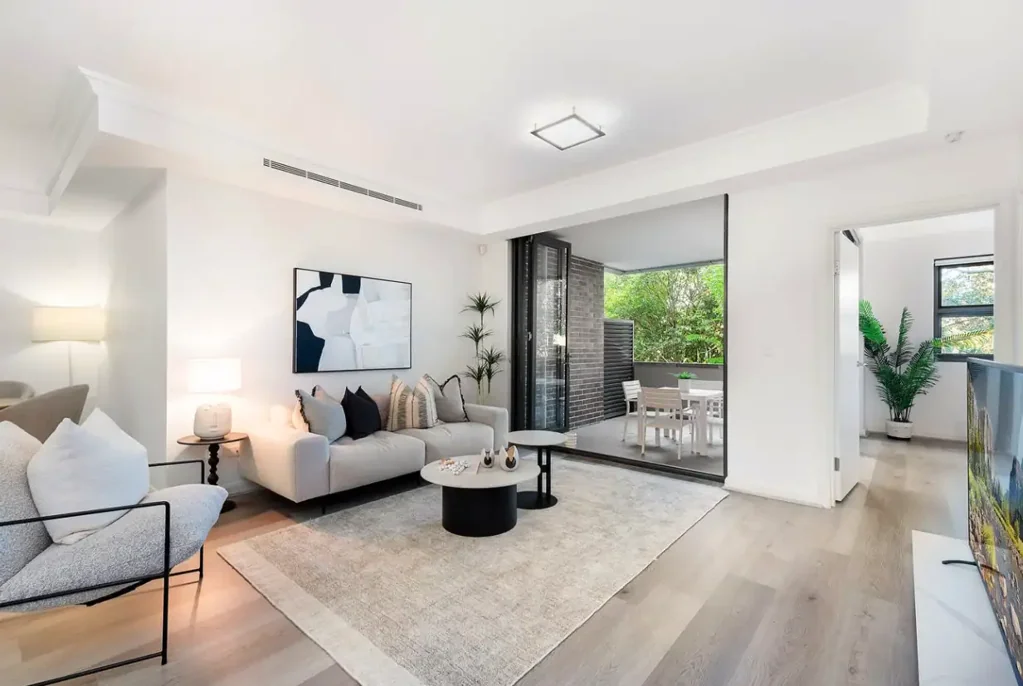 STYLISH 2 BEDROOM 2 BATHROOM UNIT - IDEAL LOCATION