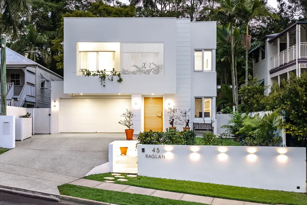 St Lucia 5غرفة نوم Near New Contemporary Home 5km from the CBD