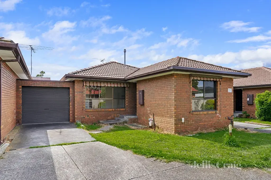 Convenience and Lifestyle in a Fabulous location