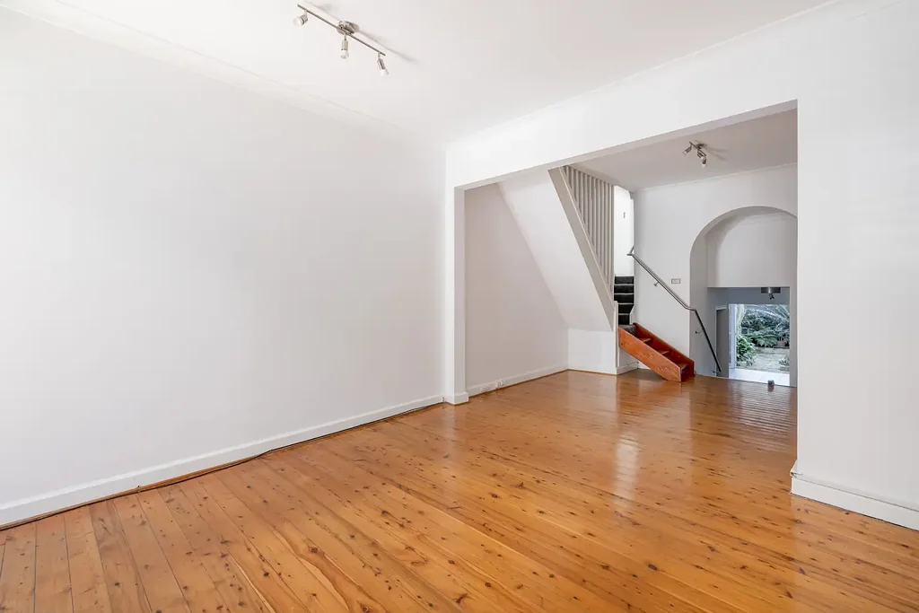 Renovated terrace in laneway pocket & gallery heart