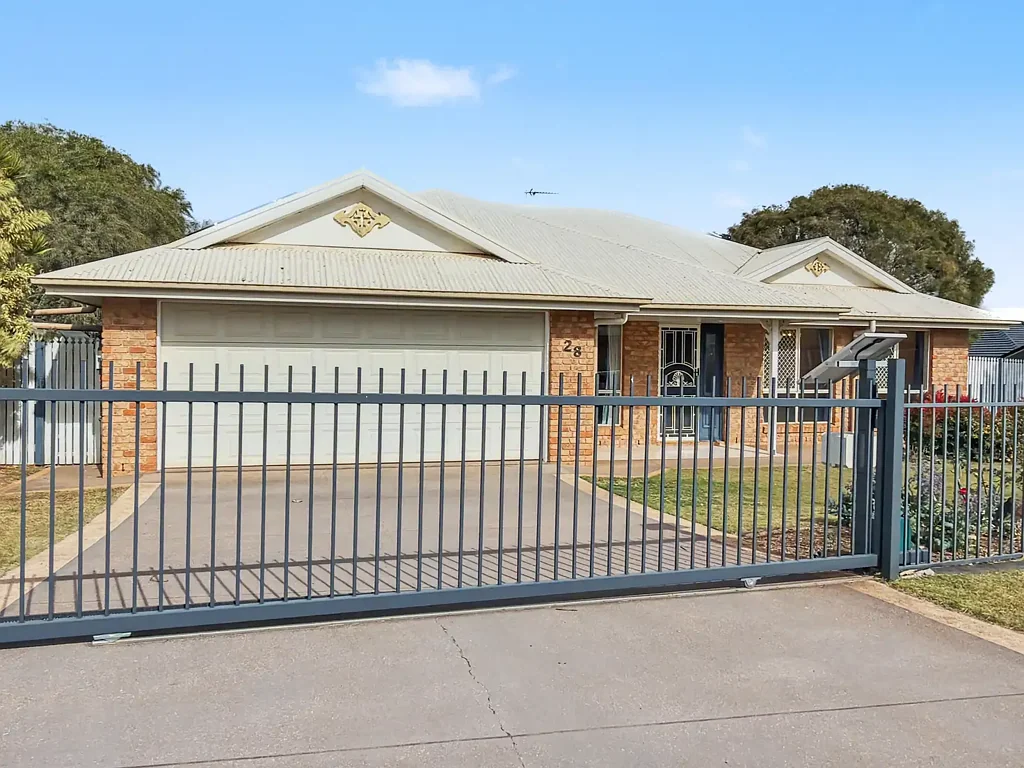 Large Highfields Home with Outdoor Entertaining