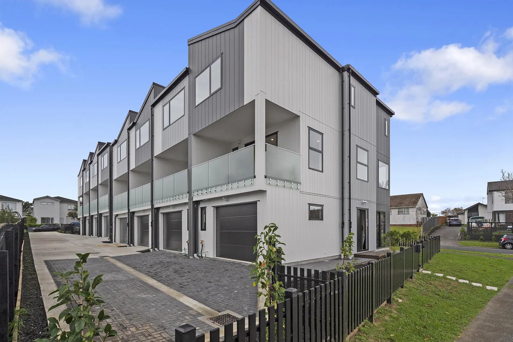 Glen Innes 3Moenga Brand New Family Living with 3 Ensuite Bedrooms