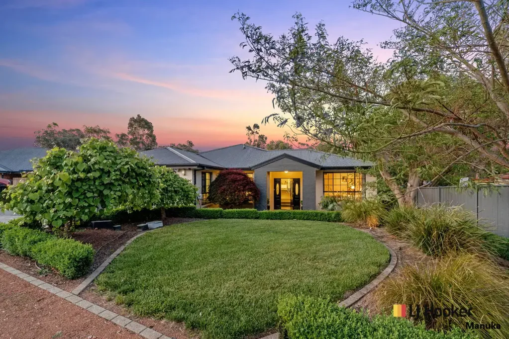 Jerrabomberra 4Kwarto Immaculate Family Living with Space, Style & Seamless Entertaining