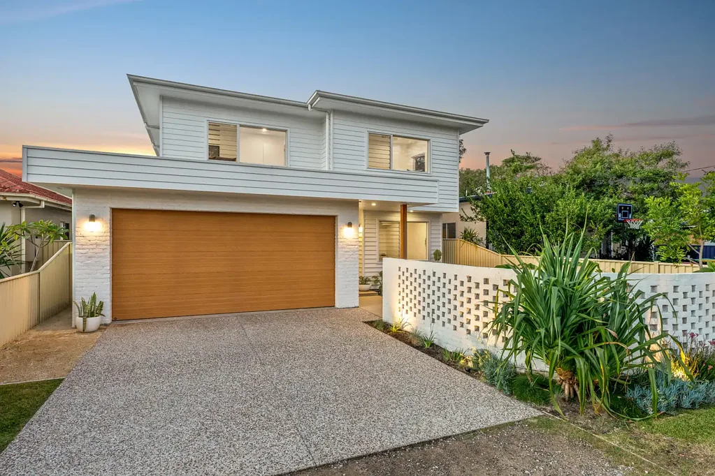 Umina Beach 5房  Custom Built – Luxe Design – Superb Location.