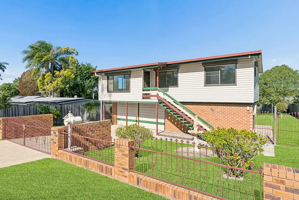 Boronia Heights 3Habitaciones **AVAILABLE NOW** Expansive 769m² Block with Side Access and Outstanding Granny Flat Potential (STCA)!