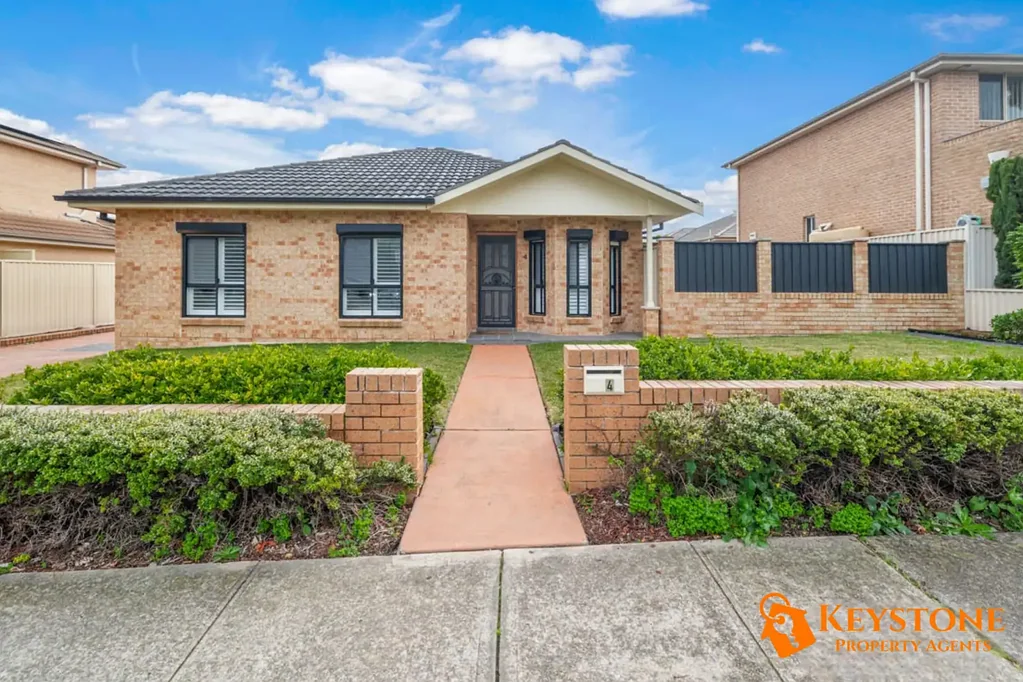 Modern Single Level Villa in Prime Picnic Point Location