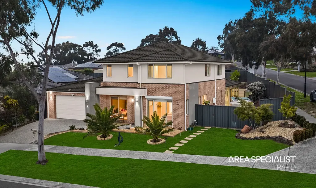 Pakenham 5房 简介：令人印象深刻的五卧室家庭住宅，拥有卓越的户外生活空间 The Brief: Impressive Five-Bedroom Family Home with Exceptional Outdoor
Living