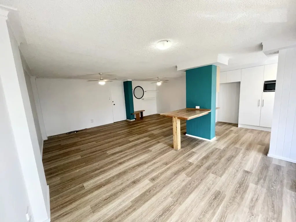 Absolute Beachfront Position | Spacious Renovated Apartment in Oceania