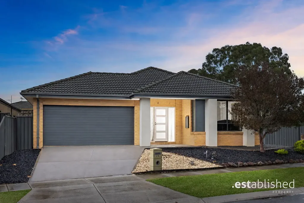 Manor Lakes 4Kwarto Stylish Family Living with Space, Comfort & Stunning You Yangs Views .