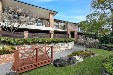 Wahroonga 3침실 Spacious Over-55s Courtyard Apartment in Prime Wahroonga Location- No Stairs!