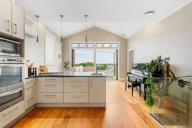 Contemporary Comfort: Views, Sun, and Space!