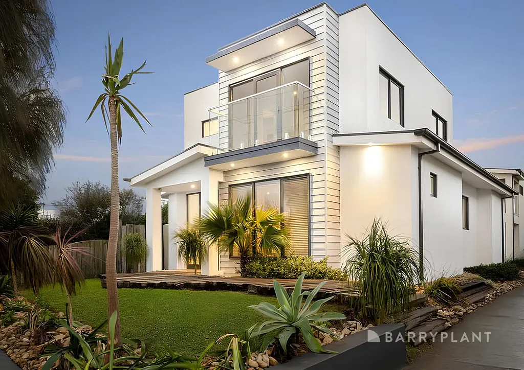 Bonbeach 3房 简洁设计 优雅风格 双车库安全 开放空间 现代厨房 海湾景观潜力 步行海滩 商圈近邻 好校片区 豪华海岸生活 A Statement in Modern Coastal Luxury