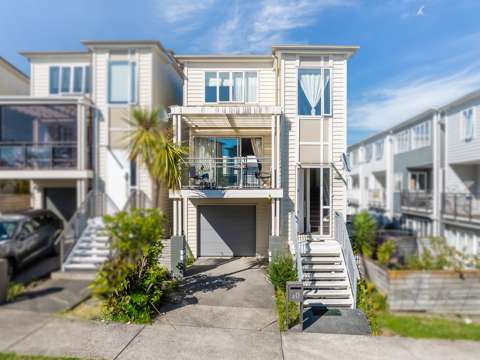 Flat Bush 4房  Must-Sell Freehold Modern Home in Top School Zone