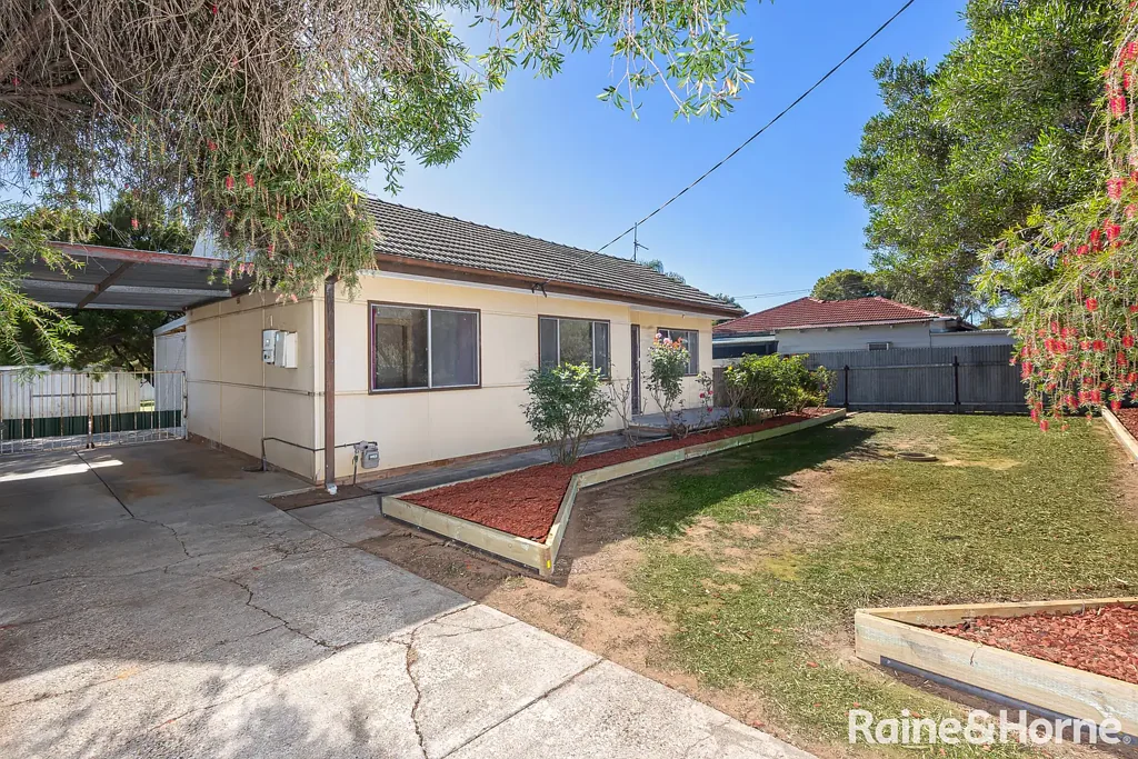 Ashmont 2Zimmer Renovator's Delight with Endless Potential