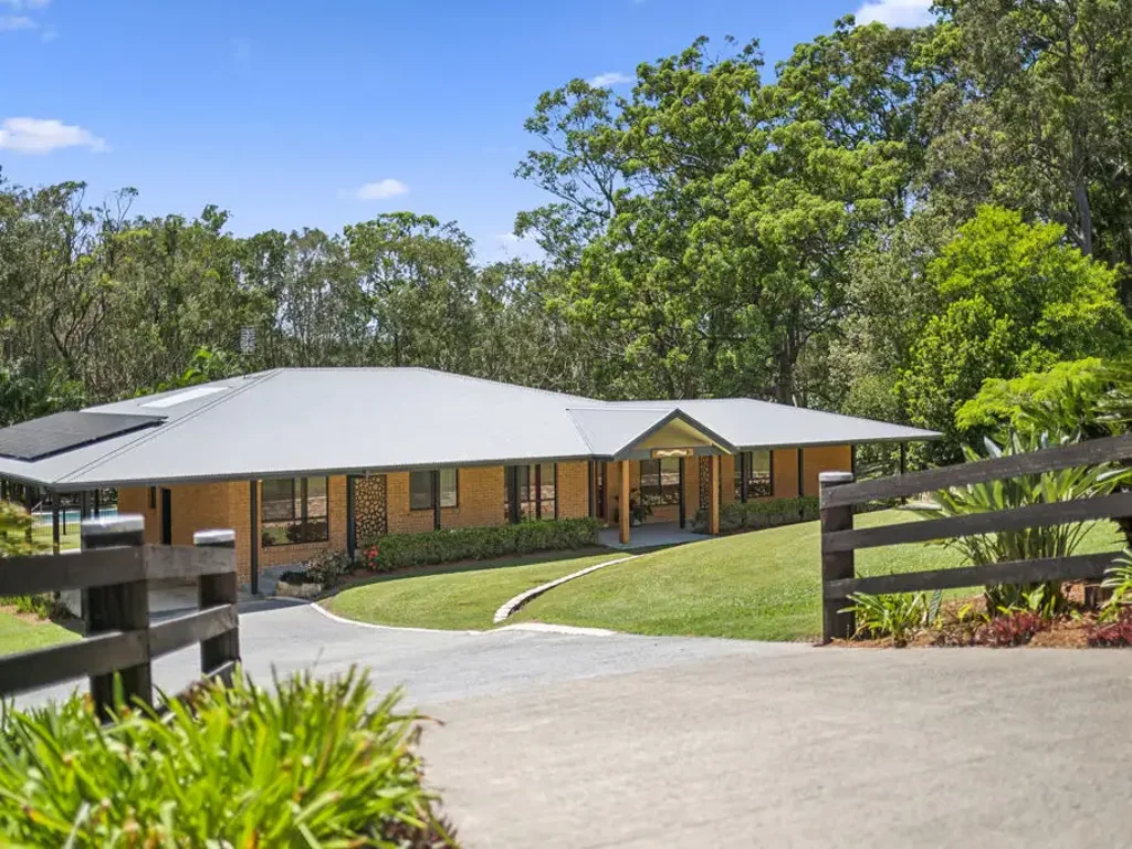 Emerald Beach 4Moenga Lakeside Luxury Meets Ultimate Privacy...