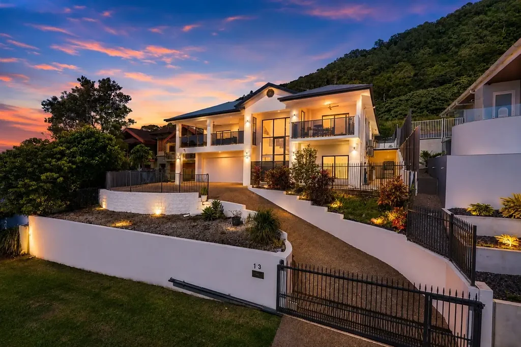 Kanimbla 4房  Prime Elevated Position with Ocean Views & Multi-Generational Appeal