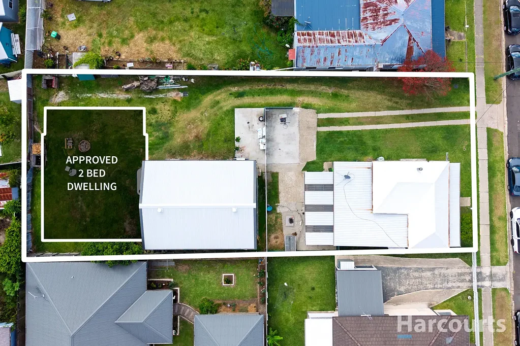 West Wallsend 3ห้องนอน Quarter Acre Offering: Charming Cottage, Huge Shed & DA-Approved Dual Occupancy Opportunity