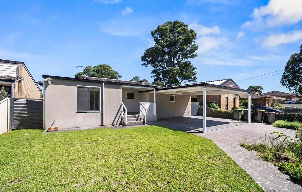 Holsworthy 5房 占地562.8平方米的宽敞家庭住宅，未来潜力无限 Spacious Family Home on 562.8sqm with Outstanding Future Potential