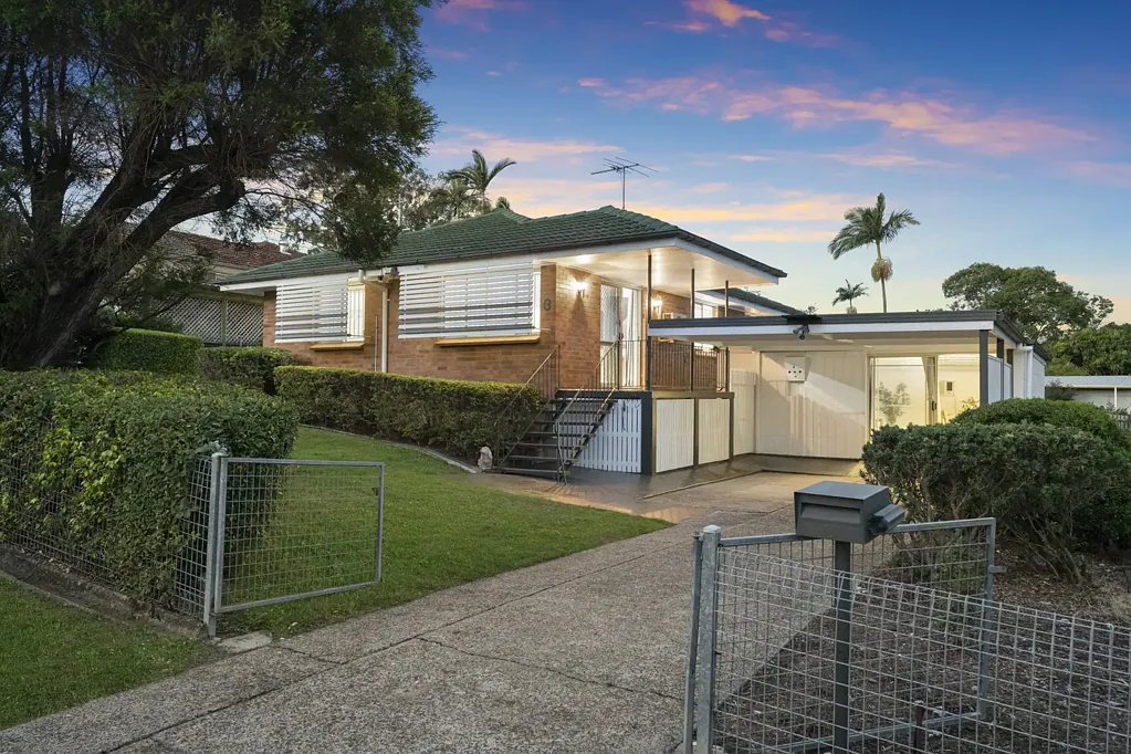 Inala 3房  690平方米地块的优质家园——随时可入住，即刻拥有发展潜力。  Quality Home on a 690m² Block – Move-In Ready with immediate Potential.