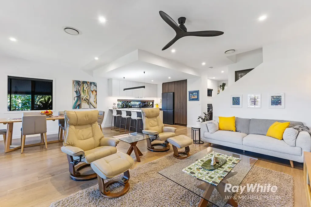 Newport 3Phòng ngủ One of Newport's Finest Freehold Townhomes with Reserve Outlook & Caravan Storage