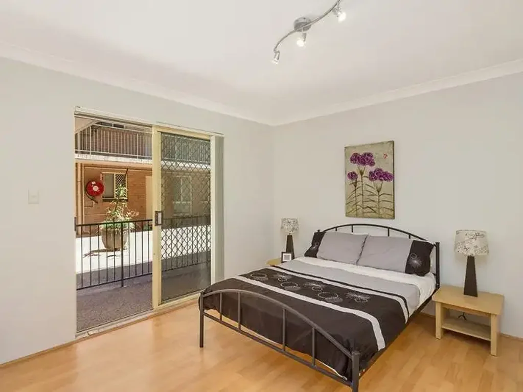 Spacious one bedroom + study
