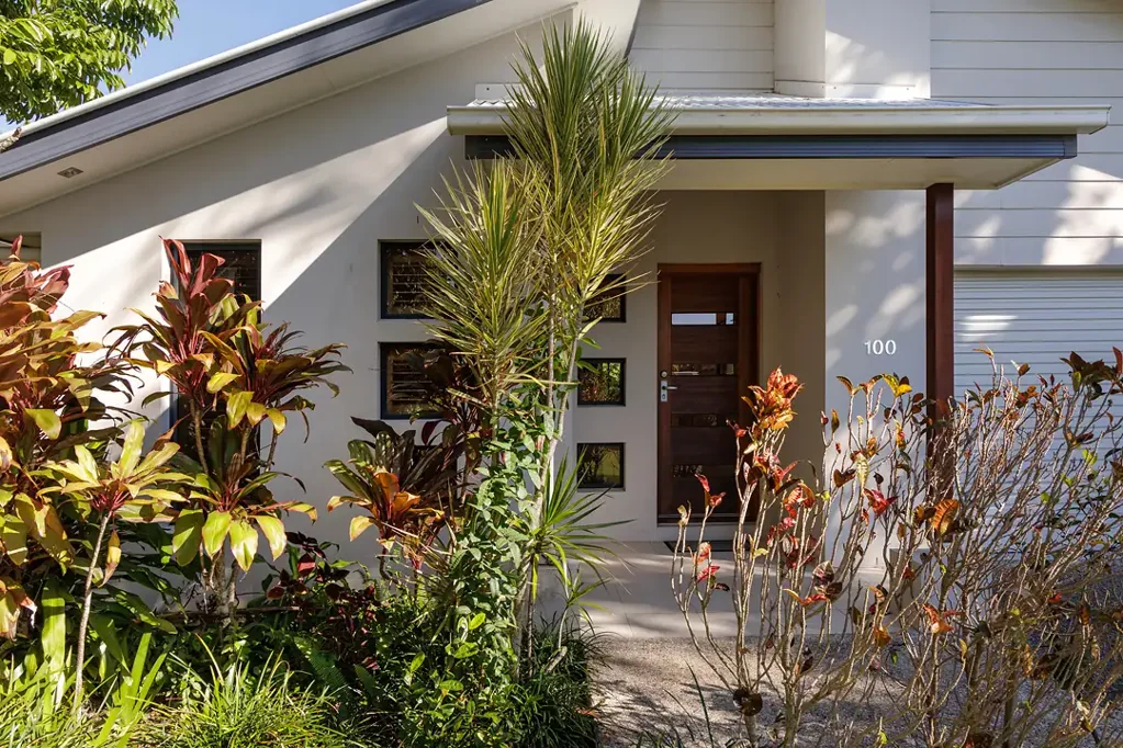 Tewantin 4房  MODERN, LOW-MAINTENANCE LIVING – WALK TO TOWN