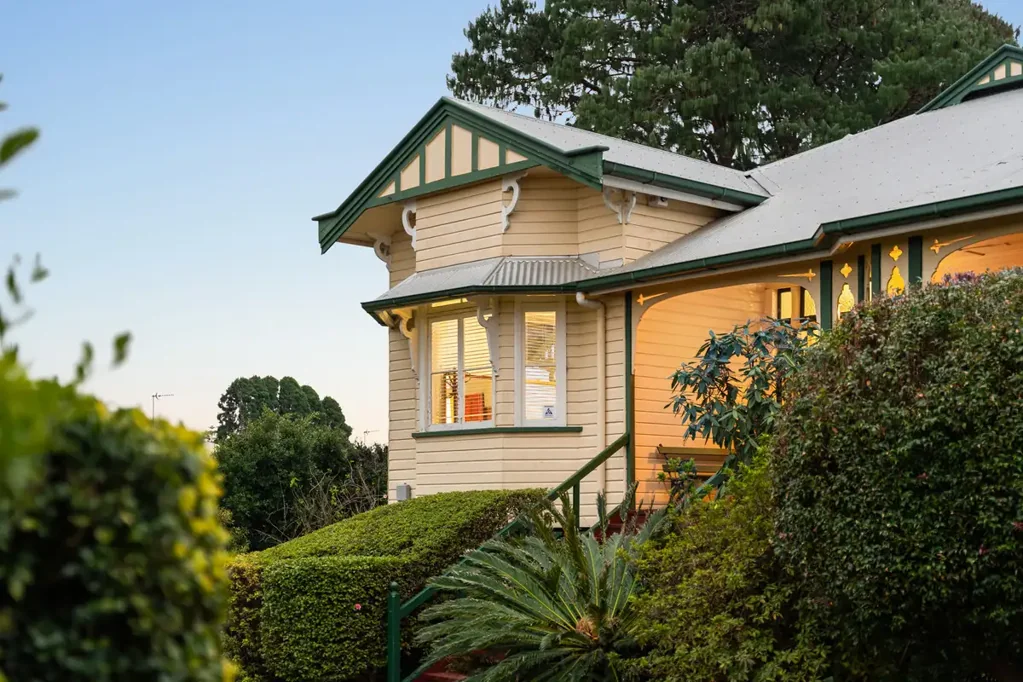 Mount Lofty 4 Slaapkamer One Landmark Opportunity - 1 Acre in 4 Titles with Views