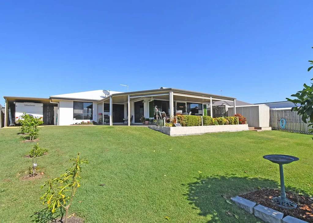 Family Home on the Canal in Eli Waters