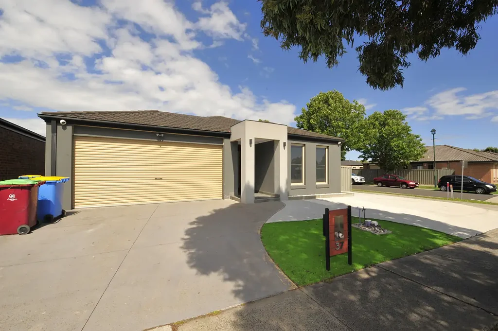 Refurbished Family Home in Prime Cranbourne East Location