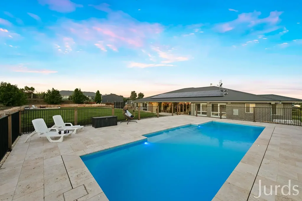 Windella 5ห้องนอน The Hunter Valley Dream — Master Built Custom Home, Big Shed and Pool on an Acre