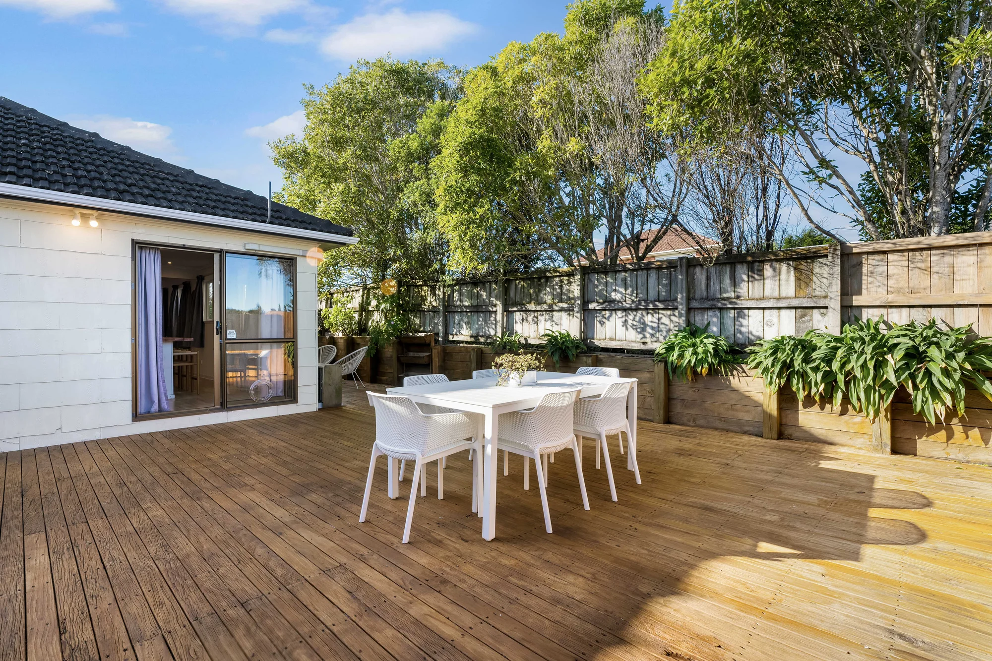 Spacious 4-Bedroom Family Home + Self-Contained 1-Bedroom Sleepout