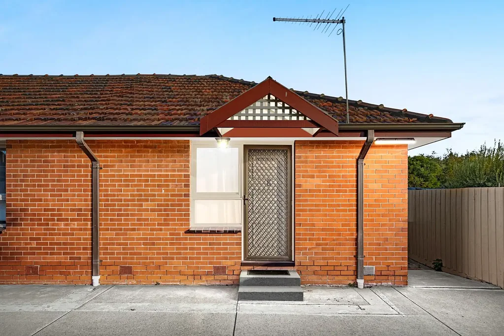 Newport 1Zimmer Stylish, Light-Filled Living in Prime Newport Location!