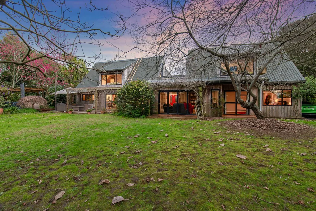 Karaka 4chambre Character Farm House 1Ha, Karaka Central