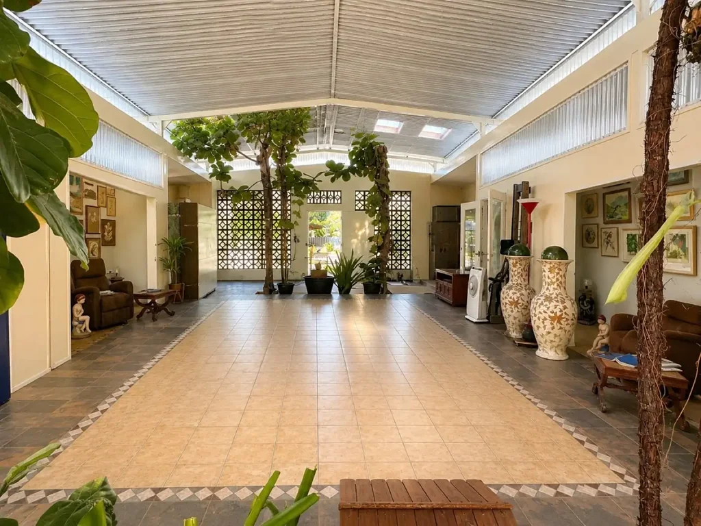 Manoora 5ห้องนอน Rare Multi-Generational Home With Development Potential & Endless Flexibility