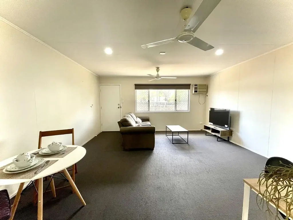 FULLY FURNISHED IN THE CENTRE OF TOWN