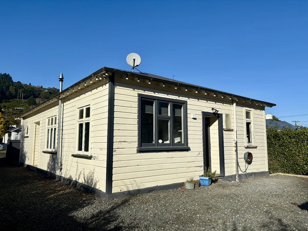 Four bedrooms in North East Valley  + A Babbling Brook!