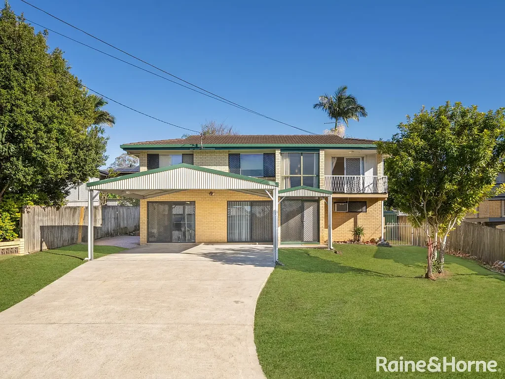 Albany Creek 3房 宽敞的高设住宅，位于黄金地段 Spacious Hi-Set Home in Prime Location