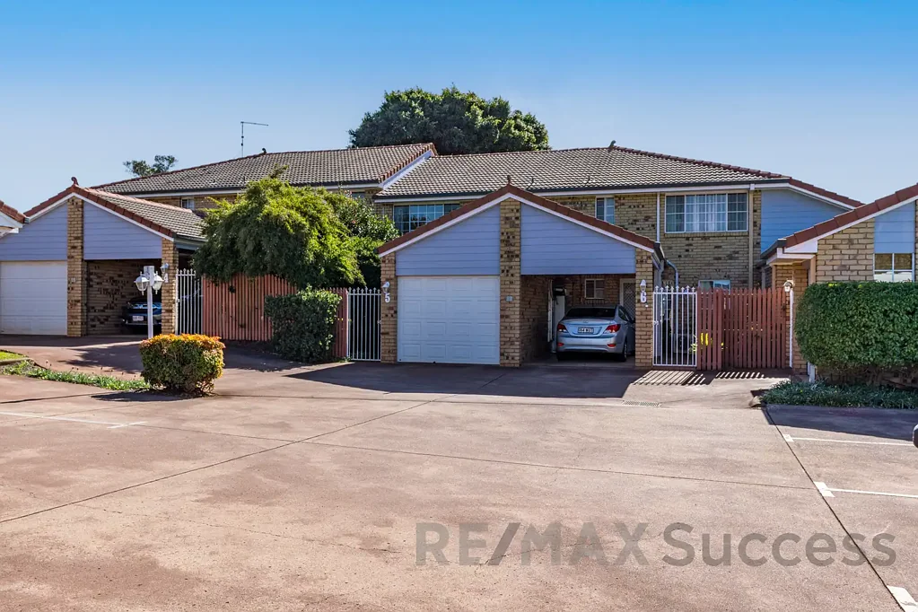 Low-Maintenance Townhouse in Handy Kearneys Spring Location