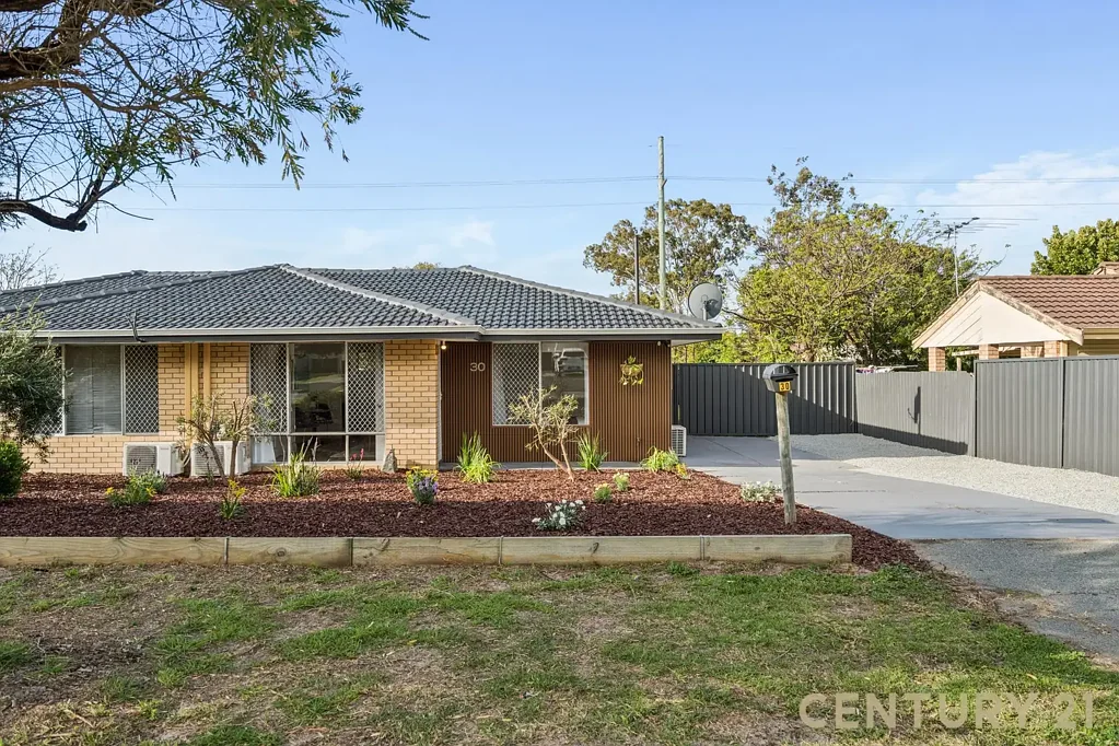 Carlisle 2ਬੈੱਡਰੂਮ FULLY RENOVATED HOME WITH LOADS OF OUTDOOR SPACE!!