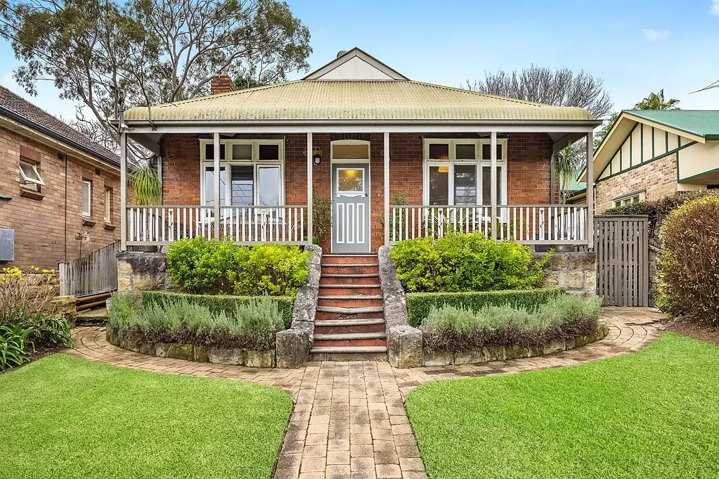 Chatswood 4 Slaapkamer Unique Character Rich Home with Granny Flat and Possibilities