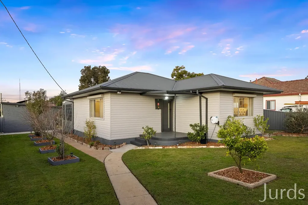 Cessnock 3침실 Fully Renovated, Corner Block & Huge Shed - Just 2 Minutes to the CBD!