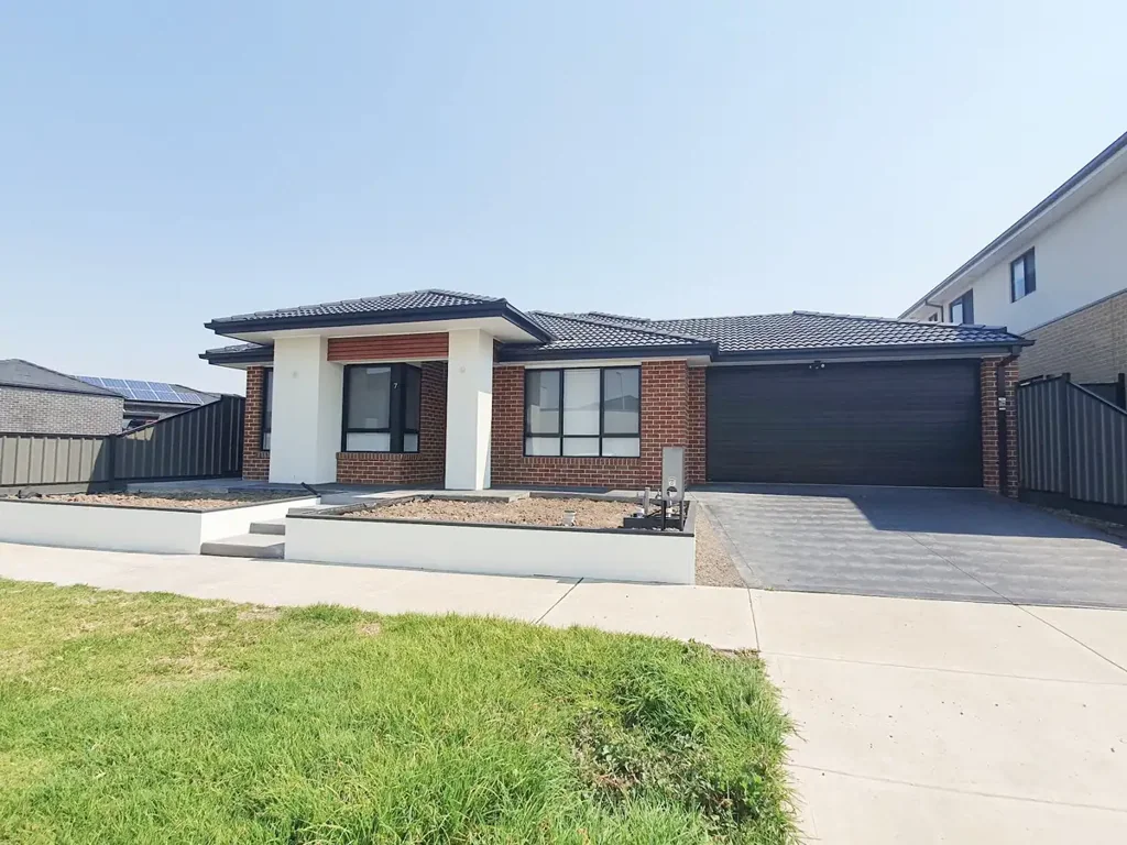 Large Family Home & Big Backyard!