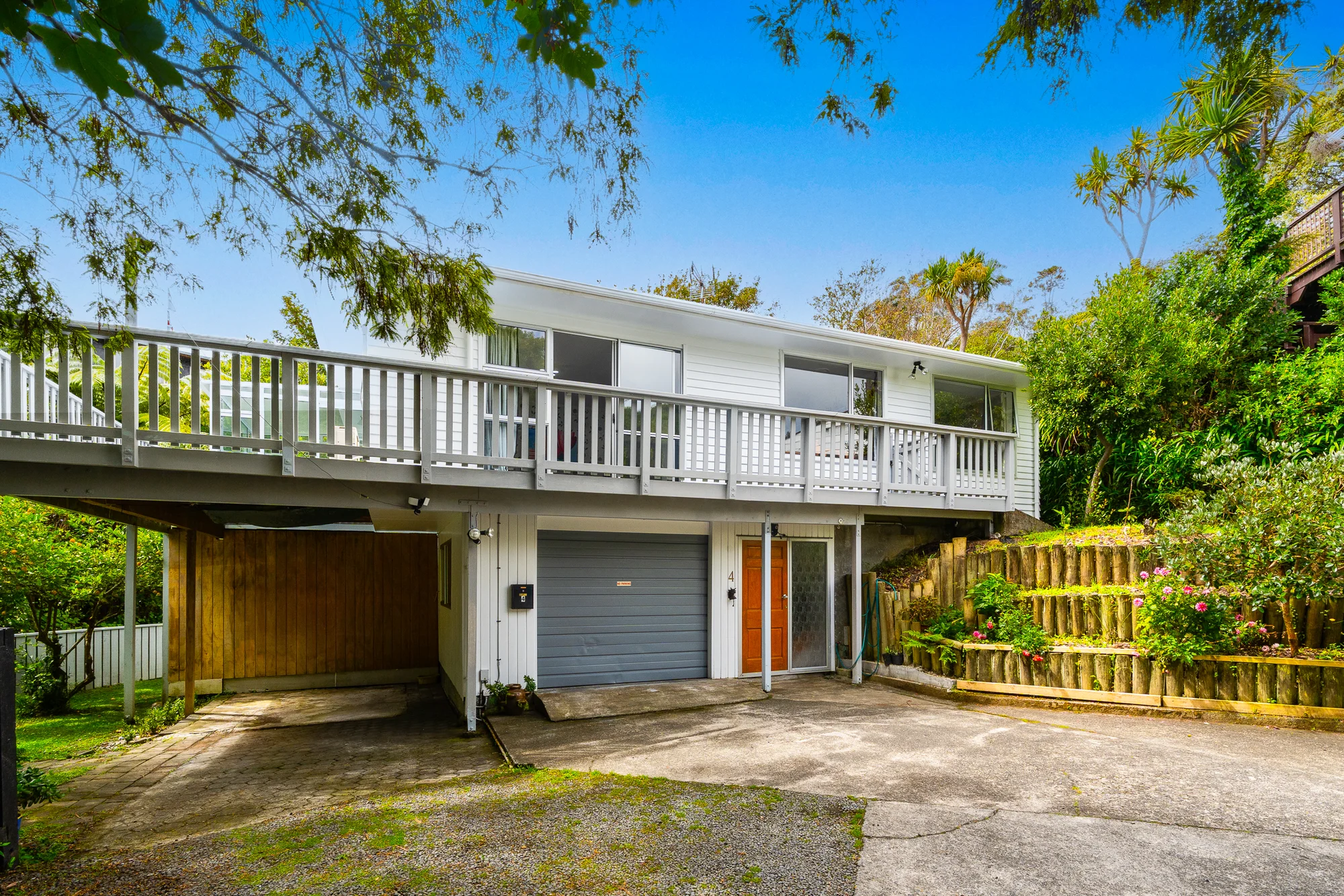 Paparangi 3 Bedroom Nature-Surrounded Family Retreat