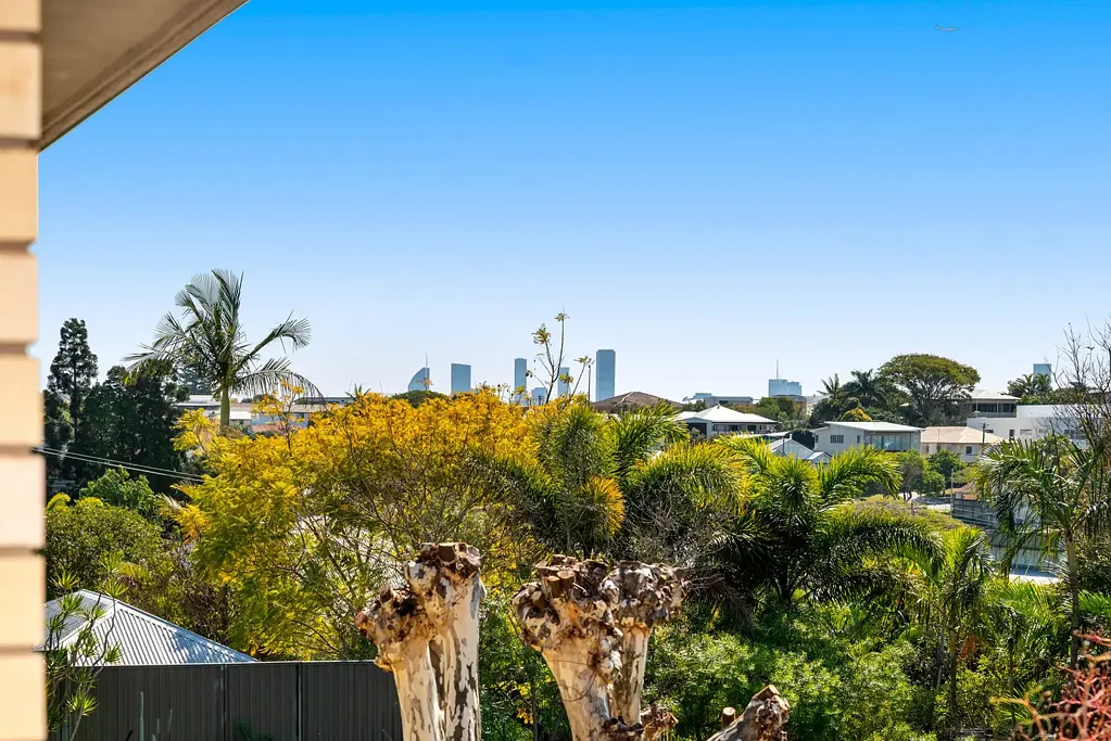 Camp Hill 3બેડરૂમ 1201m² Block - Privacy & City views - Owners Purchased Elsewhere