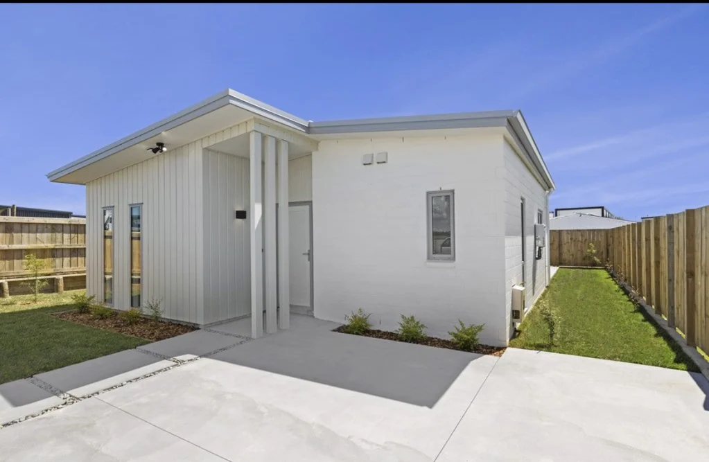 Huntington 3房  New to Market - Be the First to See It!