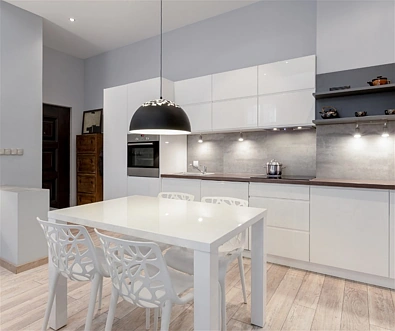 Address Withheld, Broadbeach, QLD 4218, 3 Bedrooms, 2 Bathrooms, Apartment