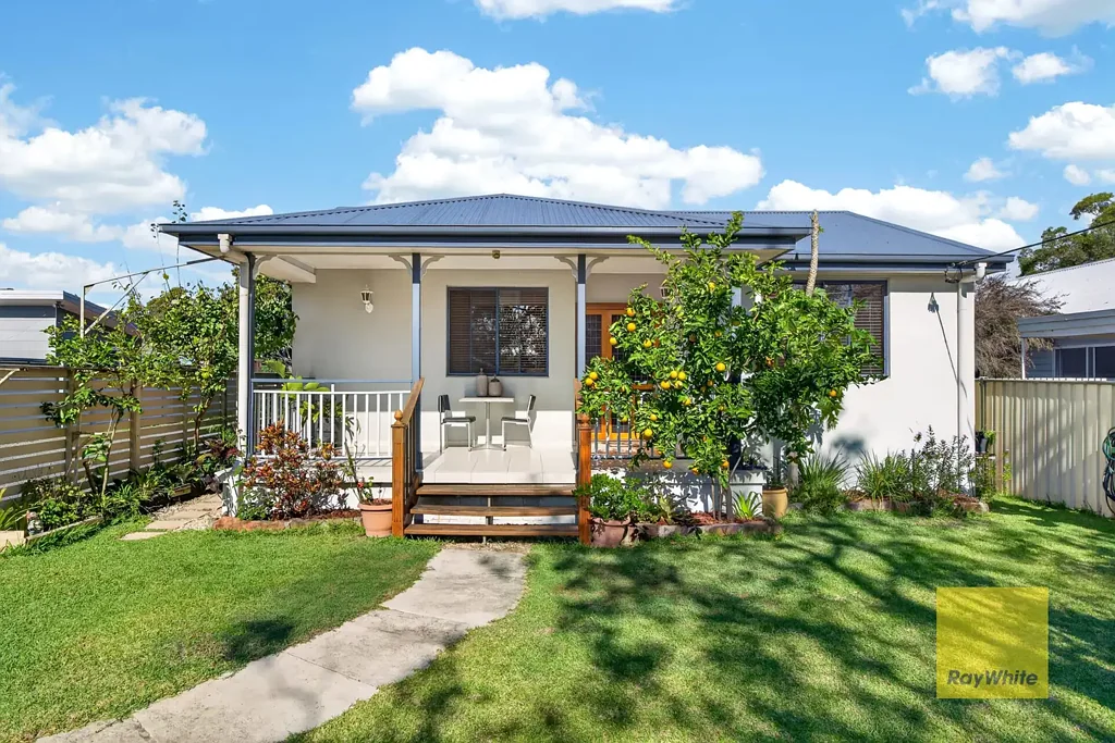 Umina Beach 3房  Some homes are built. Others are crafted.